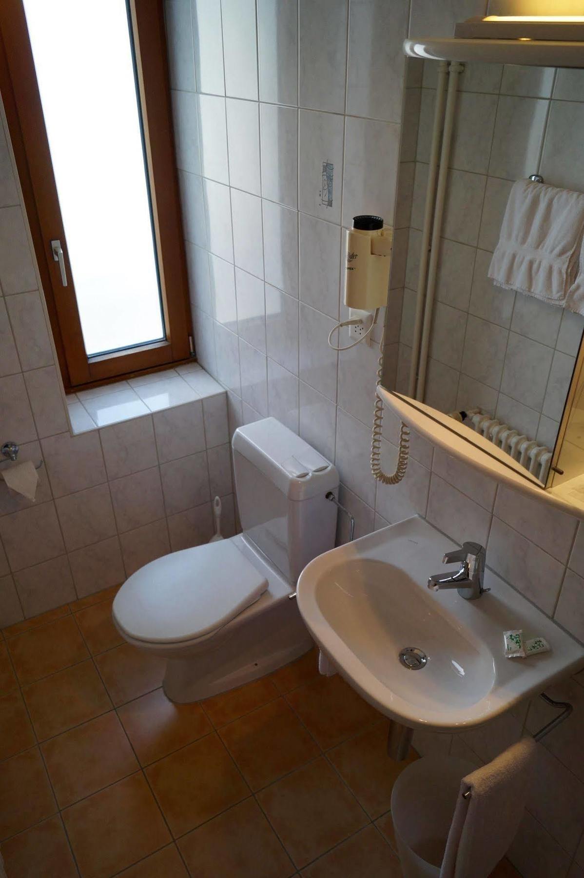 Hotel Victoria Бриг Екстериор снимка