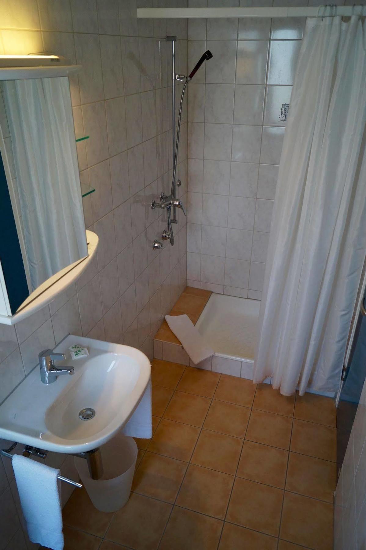 Hotel Victoria Бриг Екстериор снимка